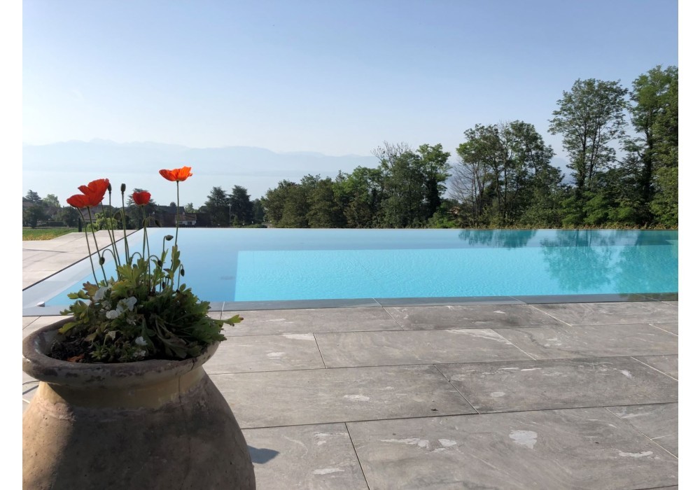 Vue au bord de la piscine